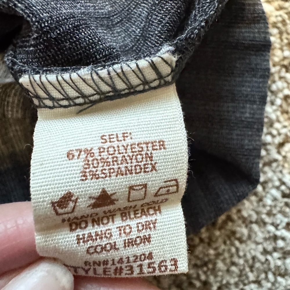 Hem & Thread Gray Ribbed Cut Out Tank Top - Picture 5 of 5